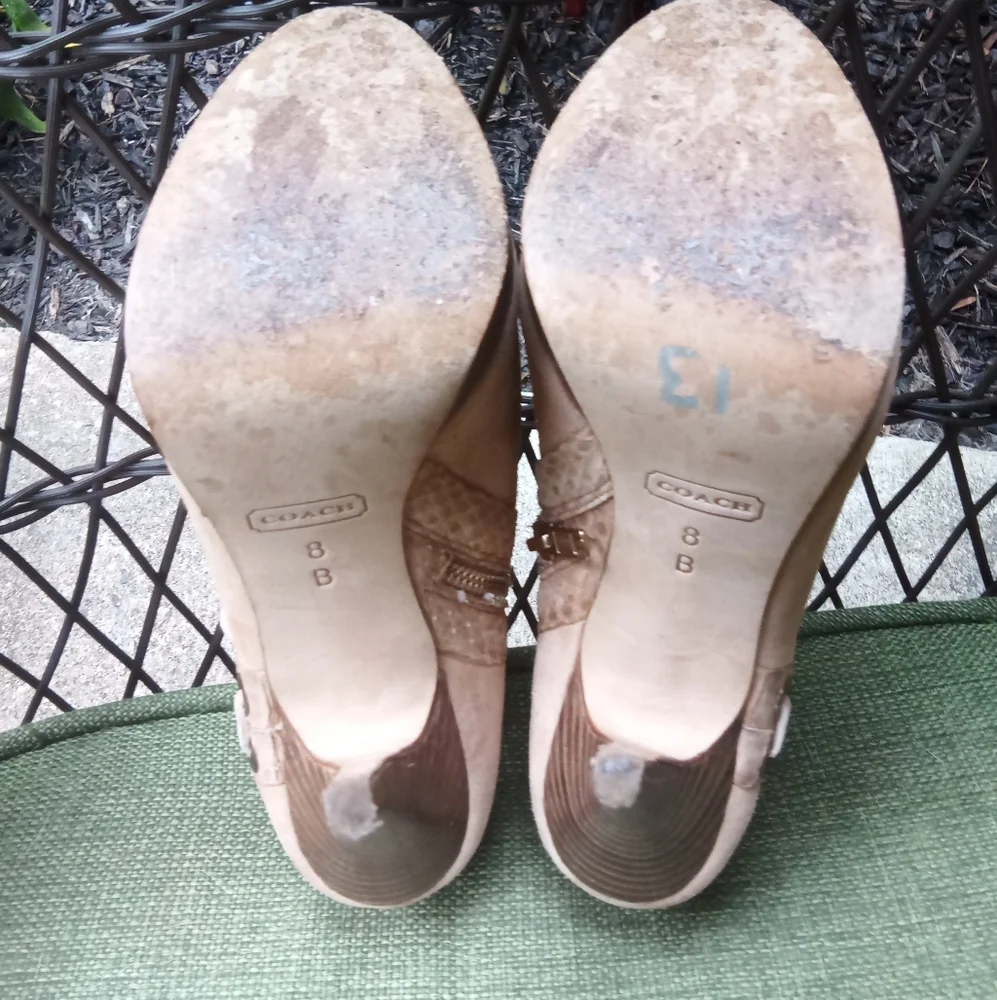 Coach Beatrice Suede Ankle Bootie Pumps Size 8.